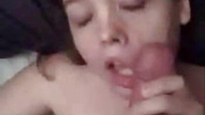 A mulher permitiu que a galinha fizesse sexo com uma mulher negra sites de porno americano no jacuzzi.