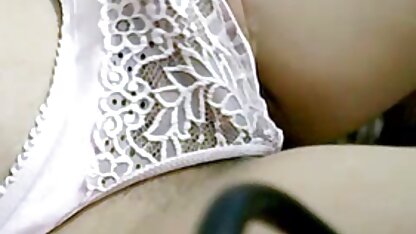 A mãe fodeu filme pornô antigo americano a namorada da filha.
