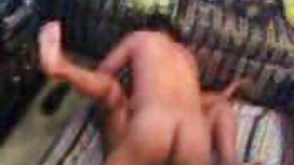 Um negro a bater no cabelo ruivo vídeos pornôs americanos na vagina.