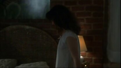 A loira excitada e a fazer sexo com um homem. filmes americanos pornos