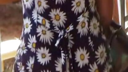 Uma miúda xvídeo pornô americano a foder e acaba no púbis.