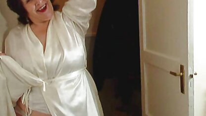 O empregado loiro frito que nunca filme porno completo americano está satisfeito no ânus.