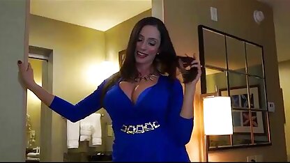 O tio fode sites porno americanos a morena com um pénis fantástico.