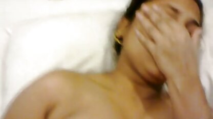 Um estudante site porno americano magro masturbava-se de manhã e estava bem.