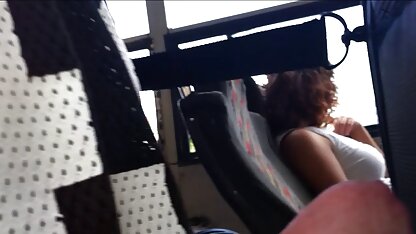 O esperma fluiu na pornografico americano cara bonita de um adolescente.