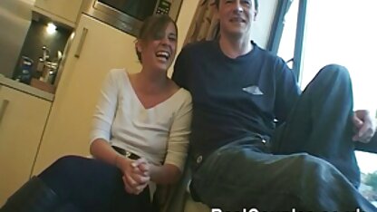 Ela levantou videos pornograficos americano a camisa para o namorado e começou a foder.