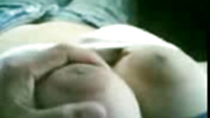 Uma rapariga a sexo pornô americano fazer sexo com uma rapariga a chorar.
