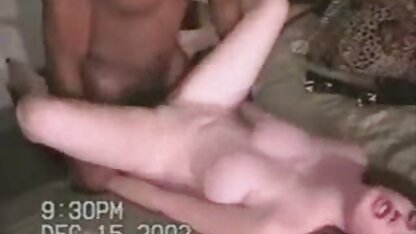 Um cromo russo a fazer um broche e a porno americano 2018 foder no rectum.