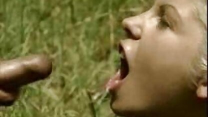 Uma filme de pornô americano rapariga de Ivanovo faz sexo com um francês.