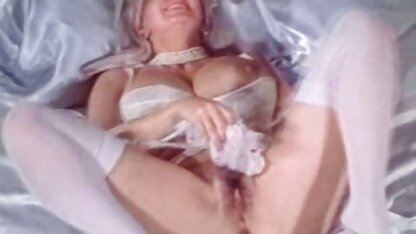Loiras sites de porno americano a comer um negro no quarto.