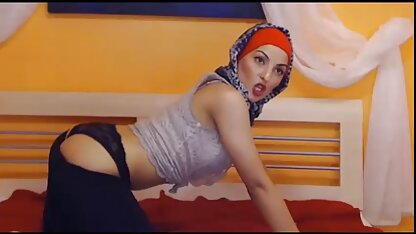 Tentar um chapéu com um brinquedo sexual. filmes pornográficos americanos