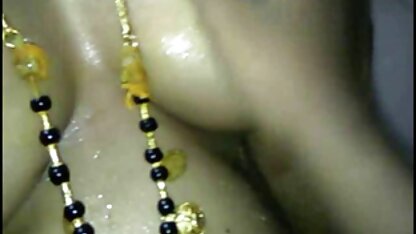 A loira tem sexo pornô americano sexo em grupo com um tipo.