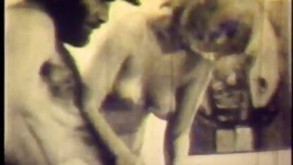 Careca filmes pornograficos americano tem cabelo castanho no buraco.