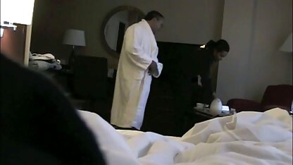 Ele fode com filmes pornográficos americanos força no petróleo.