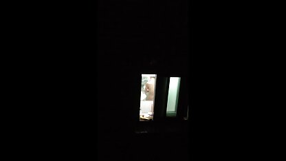 O Mechaha sexo pornô americano fode com um tipo na casa de banho.