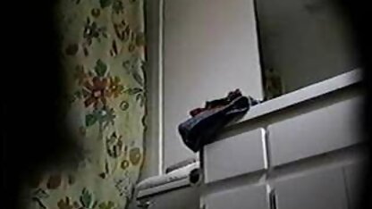 Duas libertinas divertem-se na sauna com filme pornográfico americano um tipo.
