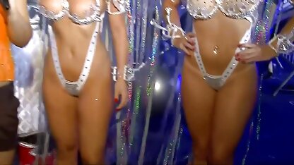 A República filme pornô de mulher americana Checa é apresentada no elenco.