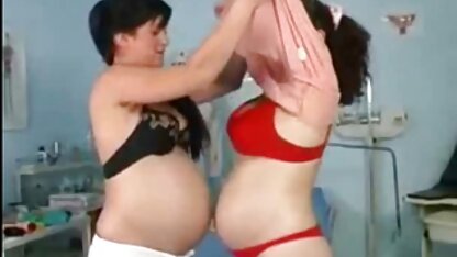 Masturbação devido filme porno americano à gravidade e andar nu.
