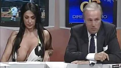 Um treinador de bigode a foder o Departamento. desenho porno americano