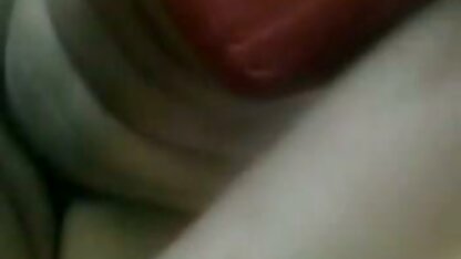 A miúda mete-se com video sexo americano o escritório da mãe.