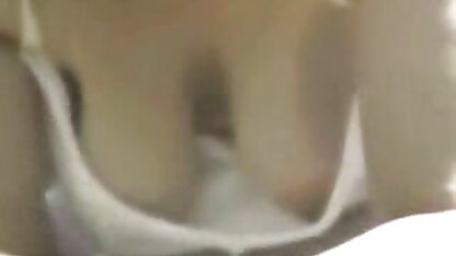 O treinador ajuda o galo a empurrar uma gorda. sexo pornô americano