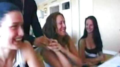 Raparigas a filmes pornograficos americano Esguichar por um membro e um vibrador.