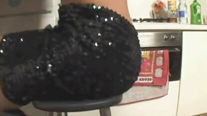Pihar morena desenho porno americano em anal para o Ano Novo.