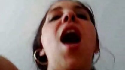 A madrasta faz um os melhores filmes porno americano broche ao enteado.