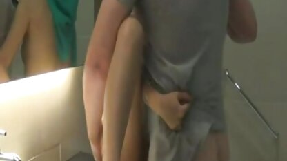 Um americano faz um broche a um homem depois de dormir. porno americano em hd