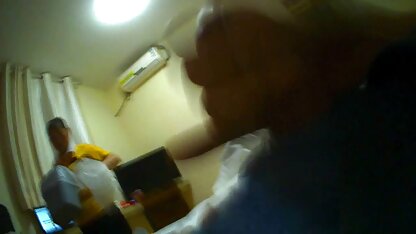 A loira é fodida no táxi. filmes pornográficos americanos
