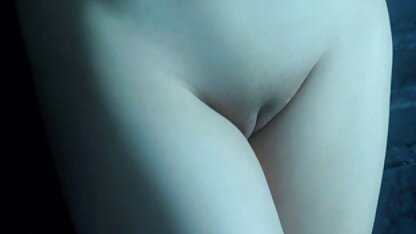 Um homem a comer filme americano pornô uma mulher gorda de saltos altos.