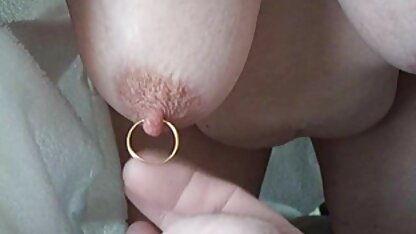 A rapariga ruiva ponografia americana mostra a habilidade do sexo oral.